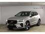 Volvo XC60 T6 350PK Automaat Plug-in Hybrid AWD Plus Dark / Navigatie / 360 Camera / Adaptieve Cruise Control / Stuur & Stoelverwarming / Elektr. Achterklep / Schuifdak / LM Velgen / Trekhaak