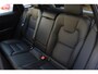 Volvo XC60 T6 350PK Automaat Plug-in Hybrid AWD Plus Dark / Navigatie / 360 Camera / Adaptieve Cruise Control / Stuur & Stoelverwarming / Elektr. Achterklep / Schuifdak / LM Velgen / Trekhaak
