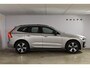 Volvo XC60 T6 350PK Automaat Plug-in Hybrid AWD Plus Dark / Navigatie / 360 Camera / Adaptieve Cruise Control / Stuur & Stoelverwarming / Elektr. Achterklep / Schuifdak / LM Velgen / Trekhaak