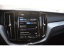 Volvo XC60 T6 350PK Automaat Plug-in Hybrid AWD Plus Dark / Navigatie / 360 Camera / Adaptieve Cruise Control / Stuur & Stoelverwarming / Elektr. Achterklep / Schuifdak / LM Velgen / Trekhaak