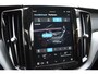 Volvo XC60 T6 350PK Automaat Plug-in Hybrid AWD Ultimate Dark / Luchtvering / Bowers & Wilkins / 360 Camera / Adaptieve Cruise Control / Stuur & Stoelverwarming / Elektr. Achterklep / Schuifdak / Trekhaak