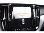 Volvo XC60 T6 350PK Automaat Plug-in Hybrid AWD Ultimate Dark / Luchtvering / Bowers & Wilkins / 360 Camera / Adaptieve Cruise Control / Stuur & Stoelverwarming / Elektr. Achterklep / Schuifdak / Trekhaak