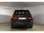 Volvo XC60 T6 350PK Automaat Plug-in Hybrid AWD Ultimate Dark / Luchtvering / Bowers & Wilkins / 360 Camera / Adaptieve Cruise Control / Stuur & Stoelverwarming / Elektr. Achterklep / Schuifdak / Trekhaak