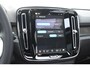 Volvo EX40 Single Motor Extended Range Ultra 82 kWh Navigatie / 360 Camera / 20'' velgen / Panorama schuif-kanteldak / Harman Kardon / Elektrisch verstelbare stoelen met geheugen / Stoelverwarming / Stuurverwarming