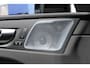 Volvo XC60 T6 350PK Automaat Plug-in hybrid AWD Ultimate Dark Trekhaak / Luchtvering / Bowers & Wilkins / Adaptive Cruise control / 360 Camera / BLIS / Stoelverwarming voor en achter / Stuurverwarming / Elektrisch bedienbare stoelen met geheugen /