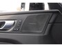 Volvo XC60 T6 350PK Plug-in hybrid AWD Ultra Black Edition / Navigatie / Adaptieve Cruise control / Head Up-Display / Panorama dak / Elektrische stoelen met geheugen / Stuurverwarming / Stoelverwarming v+a / 360 Camera /
