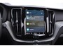 Volvo XC60 T6 350PK Automaat Plug-in hybrid AWD Plus Dark Long range / Adaptieve cruise control / Panoramadak / Apple carplay / Parkeersensoren met 360 camera / Elektrische achterklep / Elektrische stoelen met geheugen / Stoel en stuurwielverwarming