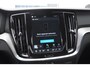 Volvo V60 T6 350PK Automaat AWD Plus Dark / Adaptive cruise control / Elektrische stoelen / Harman Kardon audio / Trekhaak / Pilot assist / BLIS / Stoel en stuur verwarming / Elektrische achterklep / Parkeersensoren met 360 camera / Google infotainment