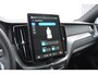 Volvo XC60 T6 350PK Automaat AWD Ultra Black Edition stoelmassage - en ventilatie / Adaptieve cruise control / Harman Kardon / BLIS / Panoramadak / Apple carplay / Parkeersensoren met 360 camera / Elektrisch bedienbare achterklep / Elektrisch verstelbare voorstoelen met geheugen / Stoel en stuurwielverwarming / 21” velgen / Getinte ramen vanaf de B-stijl