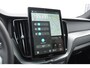 Volvo XC60 T6 350PK Automaat AWD Ultra Black Edition stoelmassage - en ventilatie / Adaptieve cruise control / Harman Kardon / BLIS / Panoramadak / Apple carplay / Parkeersensoren met 360 camera / Elektrisch bedienbare achterklep / Elektrisch verstelbare voorstoelen met geheugen / Stoel en stuurwielverwarming / 21” velgen / Getinte ramen vanaf de B-stijl