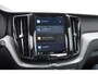 Volvo XC60 T6 350PK Automaat Plug-in hybrid AWD Plus Bright Panoramisch schuif-kanteldak / Google infotainment / Lederen bekleding / Parkeersensoren voor en achter met parkeercamera / Road Sign information / Cruise Control