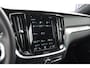 Volvo V60 T6 350PK Automaat Recharge AWD R-Design Long Range / Panoramadak / Trekhaak / Harman Kardon / 19'' velgen / Getint glas / Leder bekleed dashboard / Adaptive Cruise Control /  BLIS