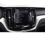 Volvo XC60 T6 350PK Automaat Plug-in Hybrid AWD Ultra Dark / Navigatie / Luchtvering / 360 Camera / Adaptieve Cruise Control / Stuurverwarming / Stoelverwarming v+a / Elektr. Achterklep / Schuifdak / Trekhaak