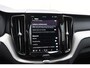 Volvo XC60 T6 350PK Automaat Plug-in Hybrid AWD Ultra Dark / Navigatie / Luchtvering / 360 Camera / Adaptieve Cruise Control / Stuurverwarming / Stoelverwarming v+a / Elektr. Achterklep / Schuifdak / Trekhaak
