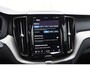 Volvo XC60 T6 350PK Automaat Plug-in Hybrid AWD Ultra Dark / Navigatie / Luchtvering / 360 Camera / Adaptieve Cruise Control / Stuurverwarming / Stoelverwarming v+a / Elektr. Achterklep / Schuifdak / Trekhaak