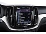 Volvo XC60 T6 350PK Automaat Plug-in Hybrid AWD Ultra Dark / Navigatie / Luchtvering / 360 Camera / Adaptieve Cruise Control / Stuurverwarming / Stoelverwarming v+a / Elektr. Achterklep / Schuifdak / Trekhaak
