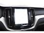 Volvo XC60 T6 350PK Automaat Plug-in Hybrid AWD Ultra Dark / Navigatie / Luchtvering / 360 Camera / Adaptieve Cruise Control / Stuurverwarming / Stoelverwarming v+a / Elektr. Achterklep / Schuifdak / Trekhaak