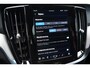 Volvo V60 T6 350PK Automaat Plug-in hybrid AWD Plus Dark / Navigatie / 360 Camera / Harman Kardon / Stuur & Stoelverwarming / LM Velgen / Trekhaak