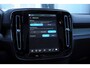 Volvo EC40 252PK Automaat Single Ext. Range Plus / Modeljaar 2026 / Adaptive cruise control / Pilot assist / BLIS / Stoel en stuur verwarming / Elektrische achterklep / Parkeersensoren met camera / Google infotainment / Panoramadak