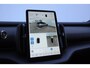 Volvo EX30 Cross Country 428PK Automaat Twin Motor Performance Ultra 69 kWh / Adaptieve cruise control/ Panoramadak/ BLIS/ Parkeersensoren met 360 camera / Getint Glas / Stoel en stuurwielverwarming / Elektrische stoelen / Apple carplay / Elektrische achterklep / Keyless entry