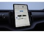 Volvo EX30 Cross Country 428PK Automaat Twin Motor Performance Ultra 69 kWh / Adaptieve cruise control/ Panoramadak/ BLIS/ Parkeersensoren met 360 camera / Getint Glas / Stoel en stuurwielverwarming / Elektrische stoelen / Apple carplay / Elektrische achterklep / Keyless entry