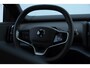 Volvo EX30 Cross Country 428PK Automaat Twin Motor Performance Ultra 69 kWh / Adaptieve cruise control/ Panoramadak/ BLIS/ Parkeersensoren met 360 camera / Getint Glas / Stoel en stuurwielverwarming / Elektrische stoelen / Apple carplay / Elektrische achterklep / Keyless entry