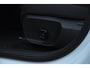 Volvo EX30 Cross Country 428PK Automaat Twin Motor Performance Ultra 69 kWh / Adaptieve cruise control/ Panoramadak/ BLIS/ Parkeersensoren met 360 camera / Getint Glas / Stoel en stuurwielverwarming / Elektrische stoelen / Apple carplay / Elektrische achterklep / Keyless entry