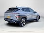 Hyundai Kona 1.6 GDI HEV Premium | Demo voordeel! | Schuif-/kantel dak | Elektrische stoelen | Stoel/stuurverwarming | Stoelverkoeling | 2e zit-rij stoelverwarming | Lederen bekleding | 360* camera | Adaptive cruisecontrol | Active lane-keeping |