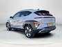 Hyundai Kona 1.6 GDI HEV Premium | Demo voordeel! | Schuif-/kantel dak | Elektrische stoelen | Stoel/stuurverwarming | Stoelverkoeling | 2e zit-rij stoelverwarming | Lederen bekleding | 360* camera | Adaptive cruisecontrol | Active lane-keeping |