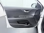 Kia Stonic 1.0 T-GDi MHEV DynamicLine - Navigatie - Achteruitrijcamera - Trekhaak - Apple Carplay/Android Auto - Fabrieksgarantie t/m 27-09-20230