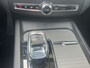Volvo XC60 2.0 T6 350 Pk Plug-in hybrid AWD Plus Dark Long Range Navigatie Panoramadak 21 Inch Velgen Harman Kardon Audio Stoelverwarming Stuurverwarming Pilot Assist ACC Adaptieve Cruise Control Elektrische Stoelen Camera Extra Getint Glas 1e Eigenaar