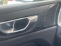 Volvo XC60 2.0 T6 350 Pk Plug-in hybrid AWD Plus Dark Long Range Navigatie Panoramadak 21 Inch Velgen Harman Kardon Audio Stoelverwarming Stuurverwarming Pilot Assist ACC Adaptieve Cruise Control Elektrische Stoelen Camera Extra Getint Glas 1e Eigenaar