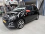 Peugeot 108 1.0 VTi 68pk 5D TOP! Collection | Roland Garros | Softtop | Apple carplay / Android auto | LM velgen | Camera | Keyless entry | NAP | Rijklaar prijs!