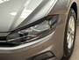 Volkswagen Polo 1.0 TSI Sportline (APPLE CARPLAY, GROOT NAVI, CLIMATE, STOELVERWARMING, SPORTSTOELEN, CRUISE, PARKEERSENSOREN, LM VELGEN, NIEUWE APK, NIEUWSTAAT)