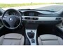 BMW 3-Serie 318i Corporate Lease Luxury Line Climate / Navi / Cruise / Leder / Parkeers. / Lm velgen / NAP
