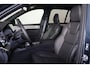 Volvo XC90 T8 Recharge AWD Ultra Dark Exec. Ed. - Luchtvering - Panorama/schuifdak - IntelliSafe Assist & Surround - 360º Camera - Bowers & Wilkins audio - Adaptieve LED koplampen - Verwarmde voorstoelen, stuur & achterbank - Parkeersensoren voor & achter - Elektr. bedienb. voorstoelen met geheugen - Geventileerde voorstoelen - Head up display - Draadloze tel. lader - Extra getint glas - Inklapbare trekhaak - 22' LMV