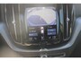 Volvo XC60 B5 250PK Automaat Momentum Exclusive Panoramisch schuif-kanteldak / Head-Up display / Semi elektrisch wegklapbare trekhaak / 19" lichtmetalen velgen / 360 graden rondomzicht camera