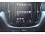 Volvo XC60 B5 250PK Automaat Momentum Exclusive Panoramisch schuif-kanteldak / Head-Up display / Semi elektrisch wegklapbare trekhaak / 19" lichtmetalen velgen / 360 graden rondomzicht camera