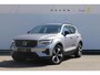 Volvo XC40 B4 211PK Automaat Plus Dark Semi elektrisch wegklapbare trekhaak / Verwarmbare voorruit / Google infotainment / Elektrisch bedienbare bestuurdersstoel met geheugen