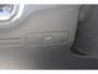 Volvo XC40 B4 211PK Automaat Plus Dark Semi elektrisch wegklapbare trekhaak / Verwarmbare voorruit / Google infotainment / Elektrisch bedienbare bestuurdersstoel met geheugen