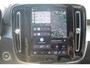 Volvo XC40 B4 211PK Automaat Plus Dark Semi elektrisch wegklapbare trekhaak / Verwarmbare voorruit / Google infotainment / Elektrisch bedienbare bestuurdersstoel met geheugen