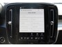 Volvo XC40 B4 211PK Automaat Plus Dark Semi elektrisch wegklapbare trekhaak / Verwarmbare voorruit / Google infotainment / Elektrisch bedienbare bestuurdersstoel met geheugen