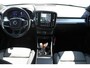 Volvo XC40 B4 211PK Automaat Plus Dark Semi elektrisch wegklapbare trekhaak / Verwarmbare voorruit / Google infotainment / Elektrisch bedienbare bestuurdersstoel met geheugen
