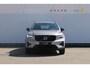 Volvo XC40 B4 211PK Automaat Plus Dark Semi elektrisch wegklapbare trekhaak / Verwarmbare voorruit / Google infotainment / Elektrisch bedienbare bestuurdersstoel met geheugen