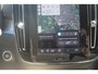 Volvo XC40 B4 211PK Automaat Plus Dark Semi elektrisch wegklapbare trekhaak / Verwarmbare voorruit / Google infotainment / Elektrisch bedienbare bestuurdersstoel met geheugen