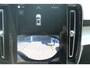 Volvo XC40 B4 211PK Automaat Plus Dark Semi elektrisch wegklapbare trekhaak / Verwarmbare voorruit / Google infotainment / Elektrisch bedienbare bestuurdersstoel met geheugen