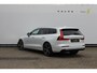 Volvo V60 T6 350PK Plug-in hybrid AWD Plus Bright Long Range / 19" lichtmetalen velgen / Harman Kardon Audio / Adaptieve Cruise Control / Elektrisch verstelbare voorstoelen met geheugen