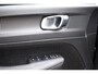 Volvo XC40 T2 129PK Automaat R-Design / Navigatie / Parkeersensoren / Adaptieve Cruise control / R-Design leder-Nubuck bekl. / Dodehoeksensor / Extra getint glas / All season banden