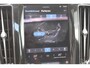 Volvo XC60 T6 350PK Long Range Plug-in hybrid AWD Plus Bright Panoramisch schuif-kanteldak / Google infotainment / Lederen bekleding / Parkeersensoren voor en achter met parkeercamera / Road Sign information / Cruise Control