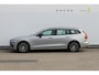 Volvo V60 T6 350PK Autm. Plug-in hybrid AWD Plus Dark Long Range / Google infotainment / Semi elekrisch wegklapbare trekhaak / Verwarmbare voorruit / Elektrisch bedienbare voorstoelen met geheugen / Verwarmbare voorstoelen